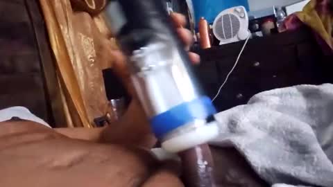 Snapshot of carlos91342 chatting on February 19, 10:00 am Carlos online show from February 19, 10:00 am