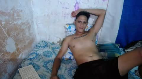Snapshot of carlos_steven chatting on July 2, 1:27 am carlos_steven online show from July 2, 1:27 am