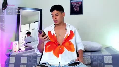 Snapshot of carloshero69 chatting on April 29, 7:42 pm carloshero69 online show from April 29, 7:42 pm