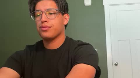 Snapshot of carlosjosecb1 chatting on November 18, 4:44 pm carlos online show from November 18, 4:44 pm