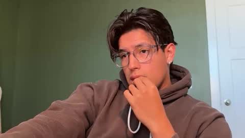 Snapshot of carlosjosecb1 chatting on December 1, 4:23 pm carlos online show from December 1, 4:23 pm