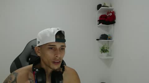 Snapshot of carlossmi01 chatting on November 9, 2:54 am carlossmi01 online show from November 9, 2:54 am