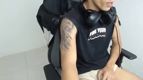 Snapshot of carlossmi01 chatting on December 2, 4:46 pm carlossmi01 online show from December 2, 4:46 pm