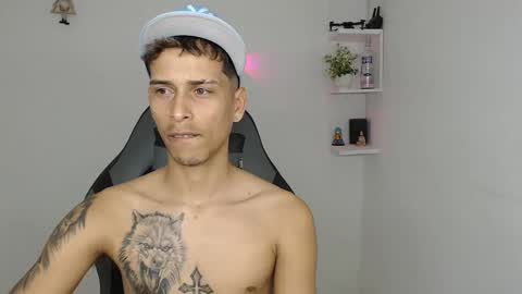 Snapshot of carlossmi01 chatting on February 7, 4:27 am carlossmi01 online show from February 7, 4:27 am