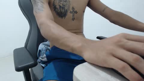 Snapshot of carlossmi01 chatting on February 26, 2:10 am carlossmi01 online show from February 26, 2:10 am