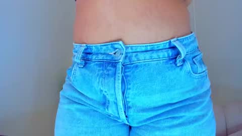 Snapshot of carlota_peach chatting on January 4, 7:23 pm Andrea online show from January 4, 7:23 pm