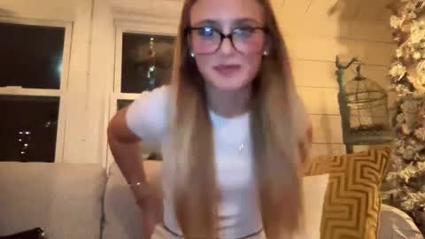 Snapshot of carlybora chatting on November 6, 12:11 am Carly Bora online show from November 6, 12:11 am