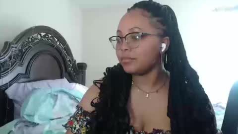 Snapshot of carmellovekisses chatting on October 16, 8:43 pm CARAMEL xoxo online show from October 16, 8:43 pm