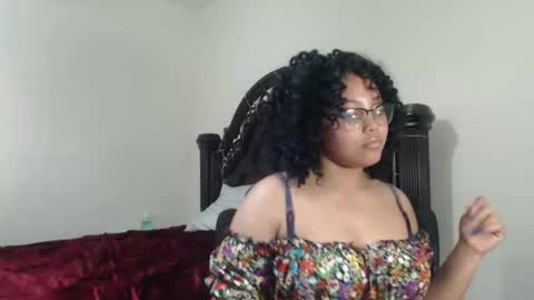 Snapshot of carmellovekisses chatting on November 22, 12:42 am CARAMEL xoxo online show from November 22, 12:42 am