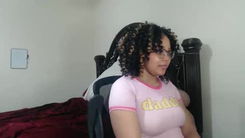 Snapshot of carmellovekisses chatting on December 21, 12:29 am CARAMEL xoxo online show from December 21, 12:29 am