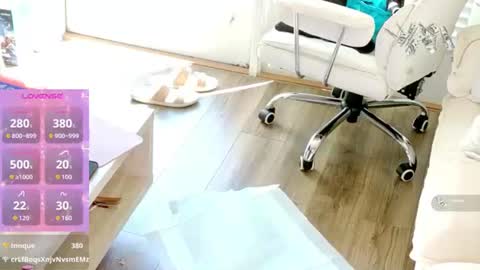 Snapshot of carmencash_ chatting on June 24, 6:18 pm Carmen Cash online show from June 24, 6:18 pm