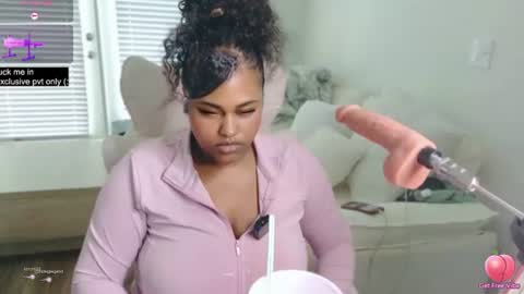 Snapshot of carmencash_ chatting on August 6, 3:58 pm Carmen Cash online show from August 6, 3:58 pm