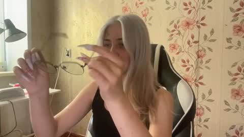 Snapshot of carmenlavelli chatting on July 3, 11:16 am Elina online show from July 3, 11:16 am