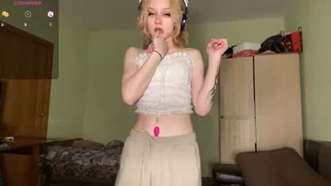 Snapshot of carmenlavelli chatting on July 6, 11:40 pm Elina online show from July 6, 11:40 pm