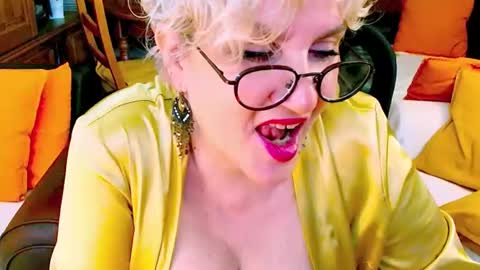 Snapshot of carmenrossi chatting on June 15, 8:16 am Carmen online show from June 15, 8:16 am