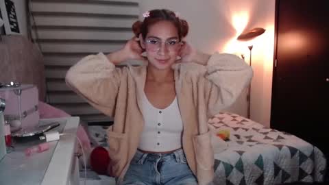 Carolayn online show from December 6, 2:46 am