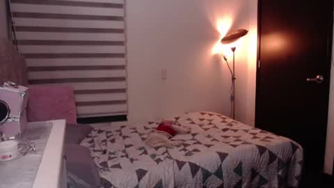 Carolayn online show from December 9, 2:56 am