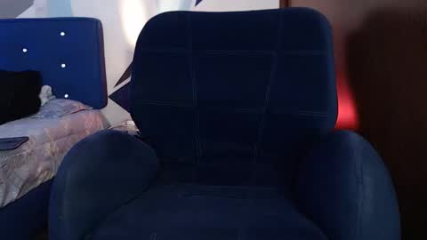 Carolin Moore online show from December 8, 2:52 pm