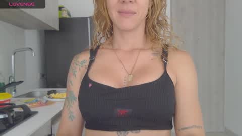 Snapshot of carolina_zaens chatting on April 29, 6:14 pm carolina_zaens online show from April 29, 6:14 pm
