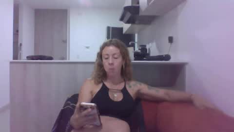 Snapshot of carolina_zaens chatting on May 9, 1:44 am carolina_zaens online show from May 9, 1:44 am