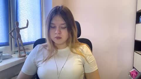 Snapshot of carolindueno chatting on February 22, 7:40 am carolindueno online show from February 22, 7:40 am