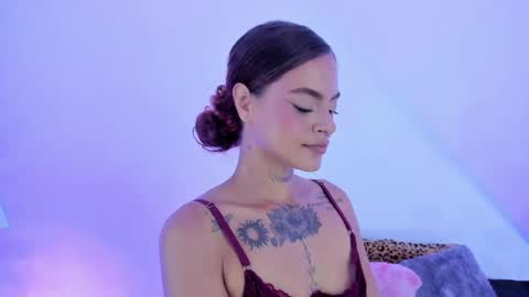 Snapshot of caroline_clark420 chatting on May 26, 11:12 pm Caroline Clark online show from May 26, 11:12 pm