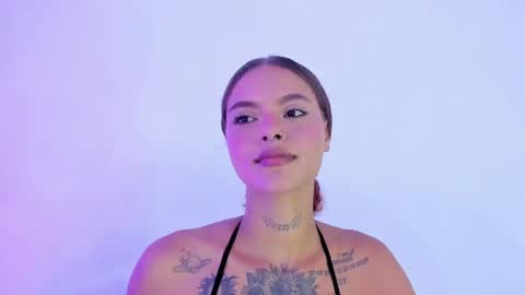 Snapshot of caroline_clark420 chatting on June 7, 1:54 am Caroline Clark online show from June 7, 1:54 am
