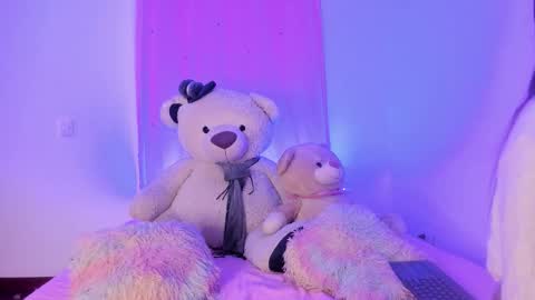 Snapshot of caroline_cute7 chatting on February 4, 4:18 am caroline 3 online show from February 4, 4:18 am