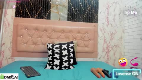 caroline daring online show from December 19, 4:25 pm