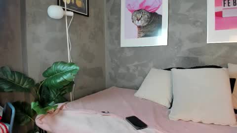  Caroline  online show from October 24, 11:39 am