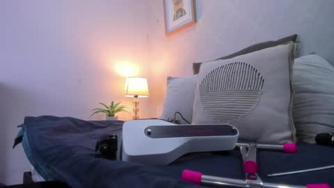  Caroline  online show from April 17, 11:35 am