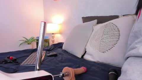  Caroline  online show from June 18, 11:36 am