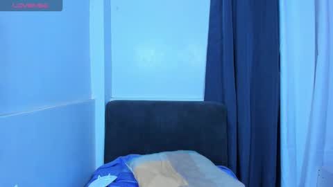 caroline_east online show from November 3, 11:22 am