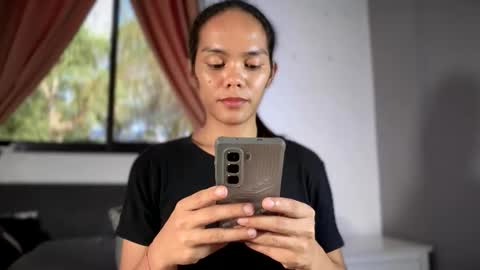 caroline_east online show from April 18, 6:50 am