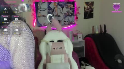 Snapshot of caroline_lenox chatting on December 6, 3:41 am Caroline Lenox online show from December 6, 3:41 am