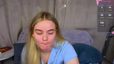Snapshot of caroline_meo chatting on May 18, 9:26 am Caroline online show from May 18, 9:26 am