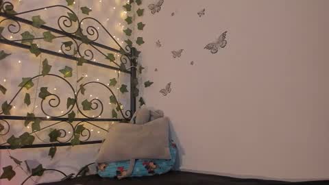 Snapshot of caroline_millerr chatting on November 19, 7:08 am caroline_millerr online show from November 19, 7:08 am