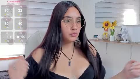 caroline_rodriguez_9 online show from April 10, 7:29 pm