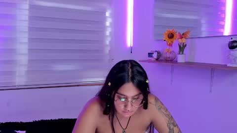 caroline_rodriguez_9 online show from May 21, 8:49 pm