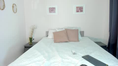 Caroline online show from March 14, 1:34 am