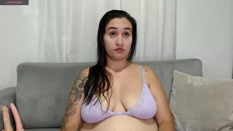 Caroline  online show from November 18, 6:01 pm