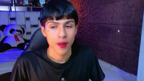 Snapshot of carolinejesh chatting on January 8, 7:38 pm carolinejesh online show from January 8, 7:38 pm