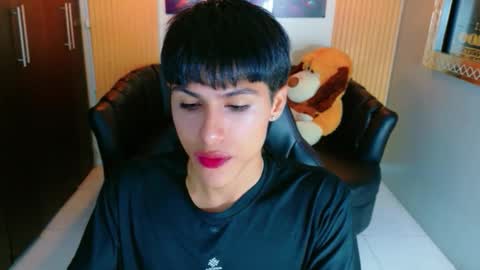 Snapshot of carolinejesh chatting on January 10, 12:40 pm carolinejesh online show from January 10, 12:40 pm