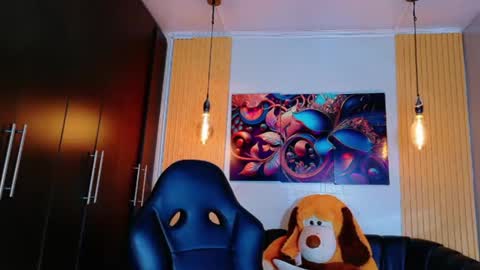 carolinejesh online show from February 25, 7:01 pm