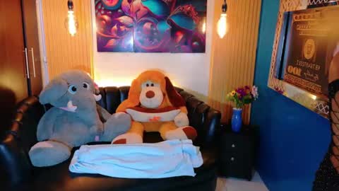 carolinejesh online show from April 4, 8:06 pm