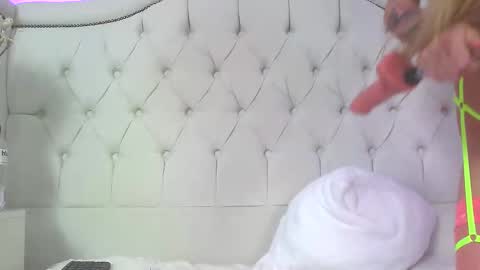 Snapshot of carolinesampaio chatting on November 19, 5:57 pm carolinesampaio online show from November 19, 5:57 pm