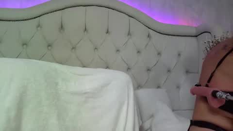 Snapshot of carolinesampaio chatting on April 10, 10:53 am carolinesampaio online show from April 10, 10:53 am