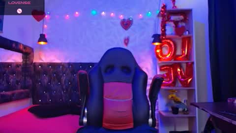 Snapshot of carolinescoth_dl chatting on March 12, 6:55 pm Caroline Scoth online show from March 12, 6:55 pm