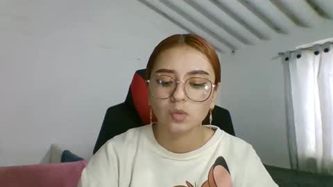 carolinnapinkman online show from May 14, 8:26 pm