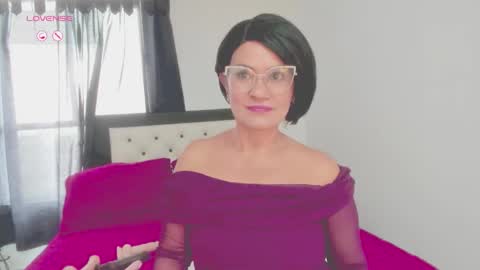 Snapshot of carolinnefiotti chatting on February 21, 4:30 pm CarolinneFiotti online show from February 21, 4:30 pm